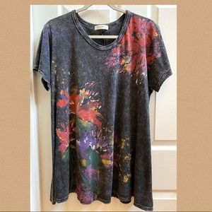 Beautiful Jess & Jane distressed, mineral-washed tunic tee
